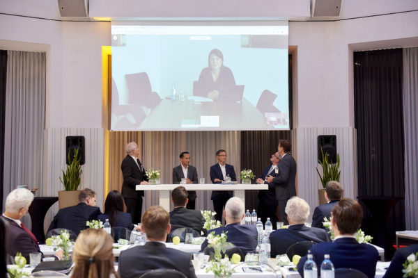 Experten-Roundtable: "Verdrängt EIOPA bald die nationale Aufsicht? Was wären dann die Folgen für die heimischen Pensionskassen?"