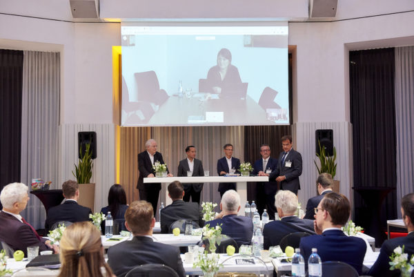 Experten-Roundtable: "Verdrängt EIOPA bald die nationale Aufsicht? Was wären dann die Folgen für die heimischen Pensionskassen?"