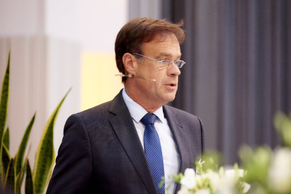 Hagen Hügelschäffer, AKA - Arbeitsgemeinschaft für kommunale und kirchliche Altersversorgung moderierte eloquent und hochprofessionell den Experten-Roundtable