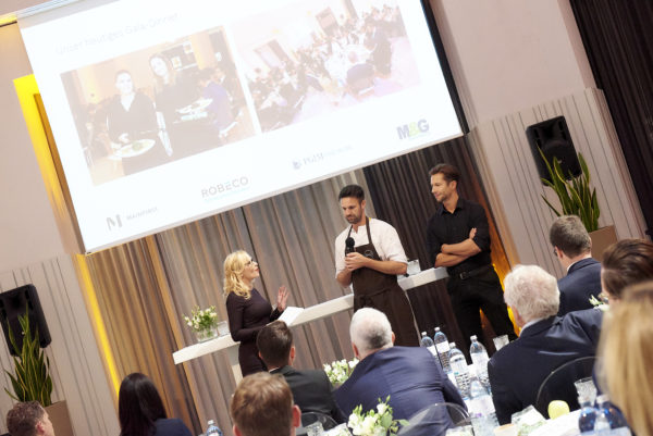 Sous-Chef Marcel vom Restaurant Labstelle erzählt den Gästen, was es alles leckeres zum Gala-Dinner geben wird