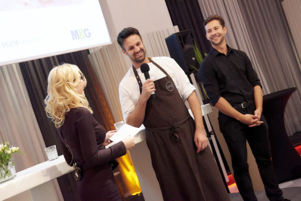 Sous-Chef Marcel vom Restaurant Labstelle erzählt den Gästen, was es alles leckeres zum Gala-Dinner geben wird