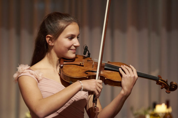 Allegra Tinnefeld begeisterte mit Ihrem Geigenspiel die Gäste am Gala-Abend